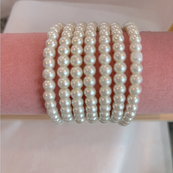Wow! Statement Elegant Pearl and crystal style wide cuff Bracelet - Picture 4 of 5